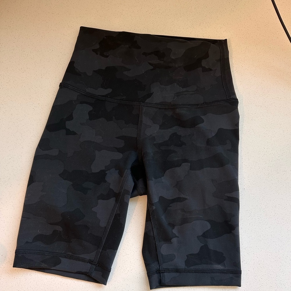 lululemon athletica Black Camo Wunder Trainer Shorts